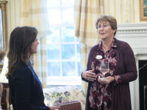 Adelaide Gill ’25 (left) converses with Lori Foster Turley '81 at the Washington and Alvey Scholars reception. Photo by Karen Pearlman Photography.