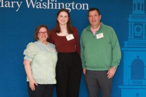First-year student Allie Davis, recipient of the Robert '93 and Dodie '95 Whitt Scholarship, poses for a photo with her donors, Rob Whitt '93 and Dodie Denison Whitt '95. Photo by Karen Pearlman.