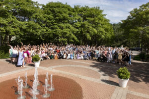 After being welcomed into the Mary Washington alumni family, the Class of 2024 poses for a photo outside the Jepson Alumni Executive Center. Photo by Karen Pearlman.