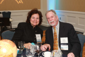 Linda Lemanski Blakemore '84 and Associate Professor Emeritus of History Porter Blakemore enjoy the evening together. Photo by Karen Pearlman.