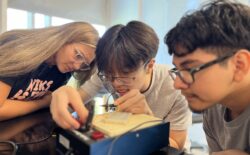 Hannah Steele '26, a UMW student mentor and Noyce Scholarship recipient, guides high schoolers Vincent Phan (left) and Alexander Rosas in creating a circuit. Photo by Katie VanHouten '26.