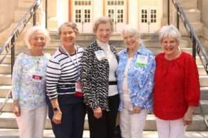 1961 alumnae pose for a photo in front of Lee Hall.